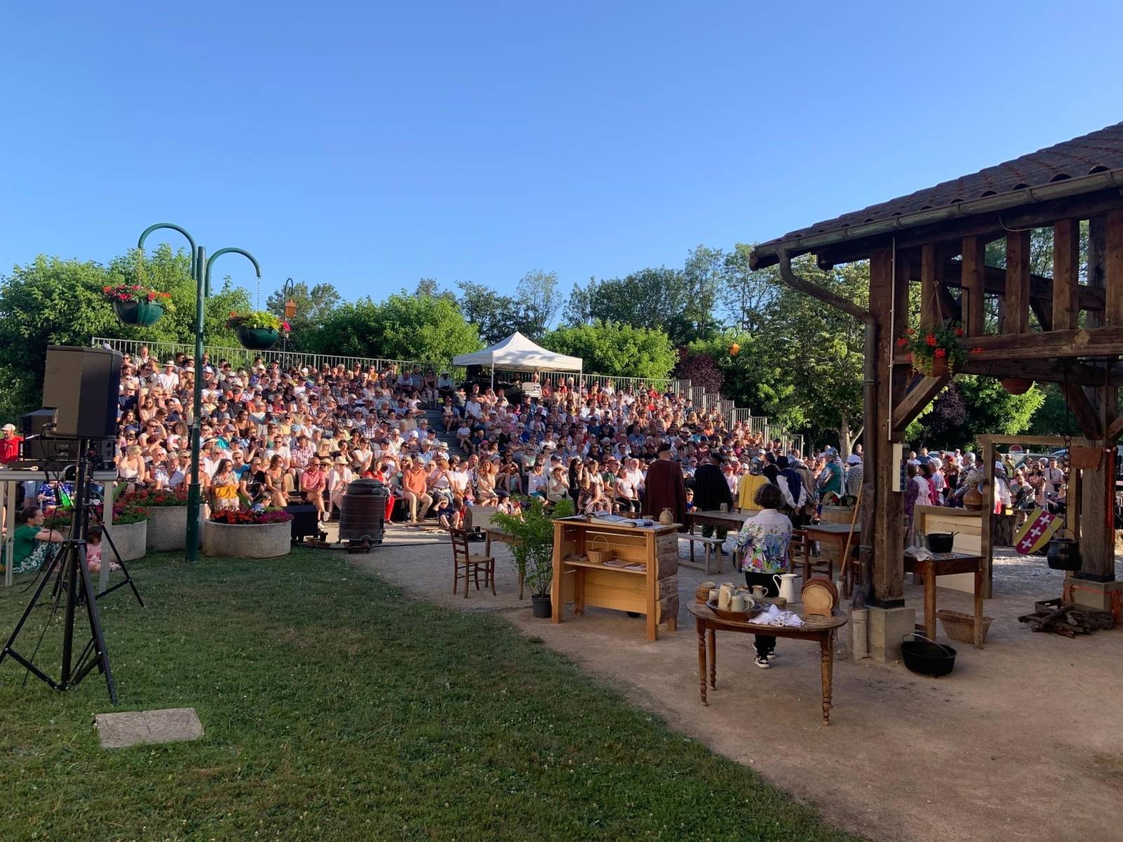 Location équipement scénique & mobilier à Villefranche-sur-Saône pas chère