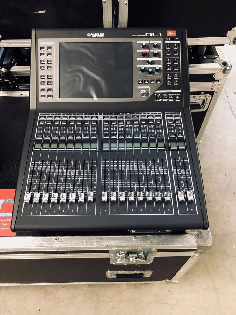 Location Console numérique Yamaha QL1 à Villefranche