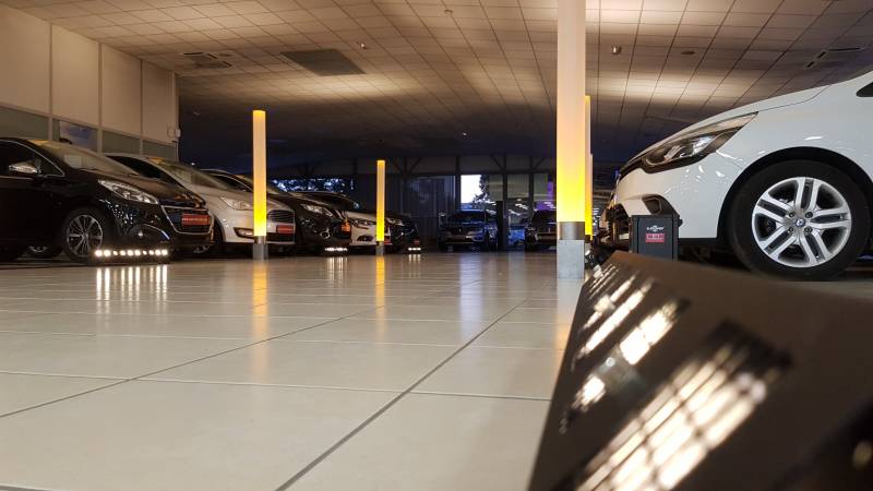 Lampadaire colonne design disponible en location vers Villefranche sur Saône