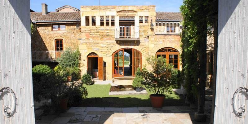 Lieu de réception pour les évènements privés ou des évènements d'entreprise Lacenas dans le Beaujolais Domaine de la Ruisselière