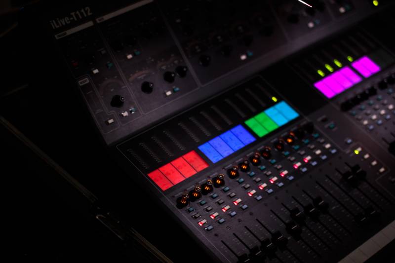 Console de mixage audio pour le studio dans le Rhône