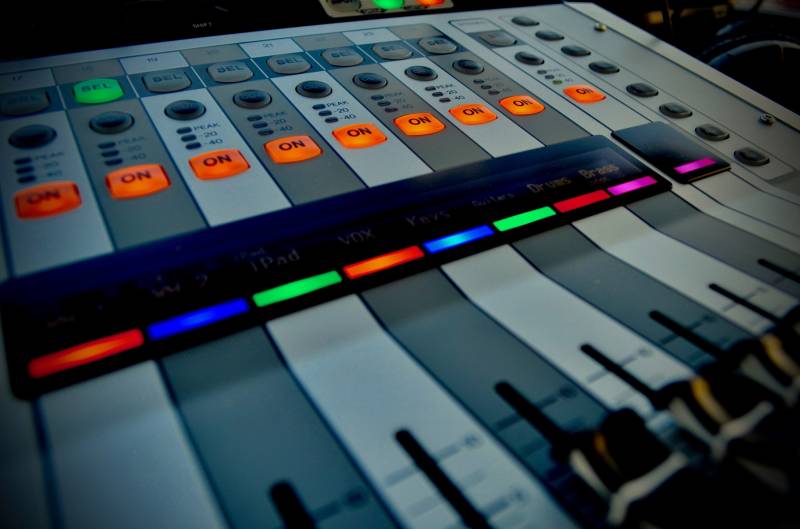 Table de mixage analogique pour instrument dans le Beaujolais